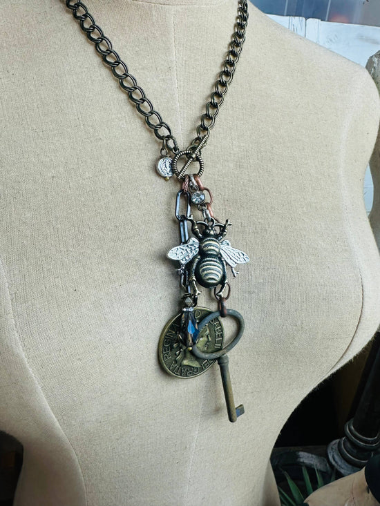 Scooples Jewelry Regal Bee - Necklace